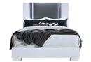 Ylime Smooth White Queen Bed Group