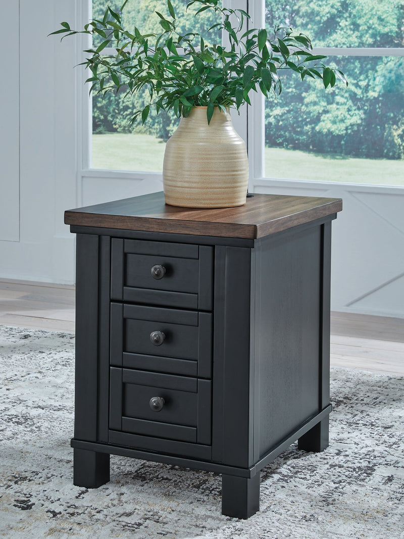 Wildenauer Chairside End Table - My Sweet Home Furniture (Queens, NY)
